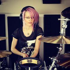 &#91;PICT&#93; The Best Female Drummer &#91;BB Dikit&#93;
