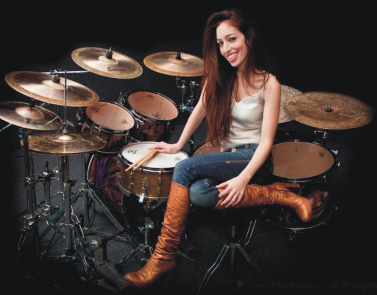 &#91;PICT&#93; The Best Female Drummer &#91;BB Dikit&#93;