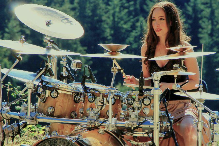 &#91;PICT&#93; The Best Female Drummer &#91;BB Dikit&#93;