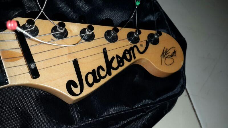 Gitar Radix Ges (Eet Sjahranie signature) like new.. muuuyyyuuussss