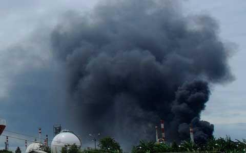 Kilang Minyak Putri Tujuh Dumai Terbakar