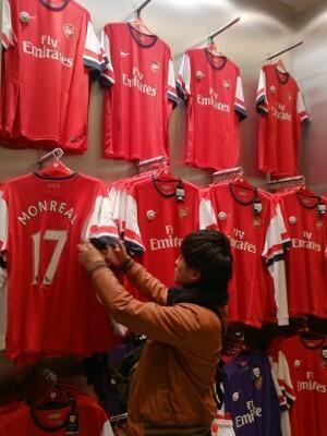 Kaos Jersey di Emirates Stadium dan Old Trafford Made in Boyolali