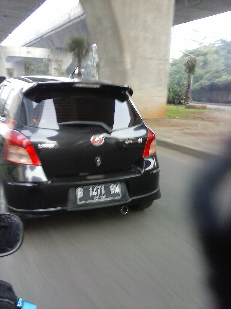 HAMPIR MATI TADI PAGI GARA-GARA PENGENDARA MOBIL AROGAN INI