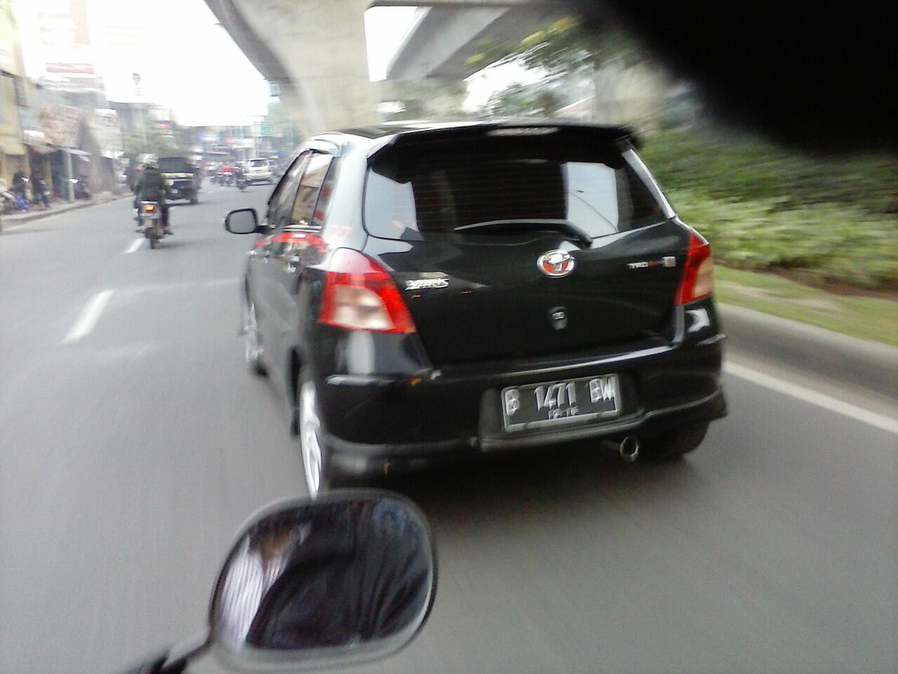 HAMPIR MATI TADI PAGI GARA-GARA PENGENDARA MOBIL AROGAN INI