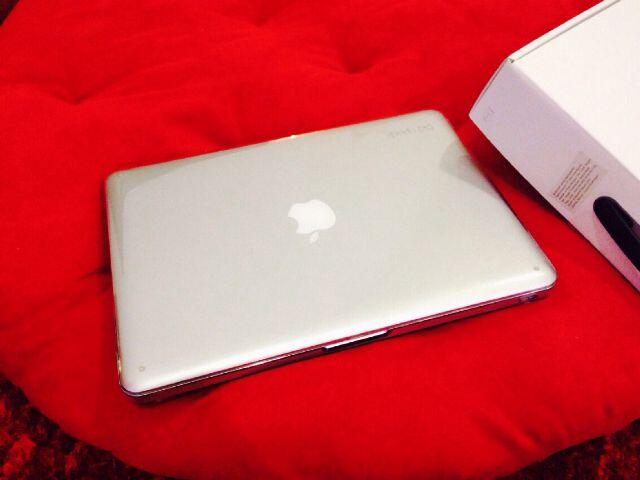 Macbook Pro 13" Core i7 MD102 masih garansi!!!