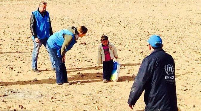 Bocah Suriah Susuri Gurun Seorang Diri