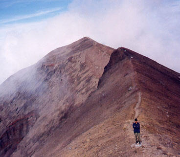 5 Gunung Paling Angker di Indonesia (HOT++)