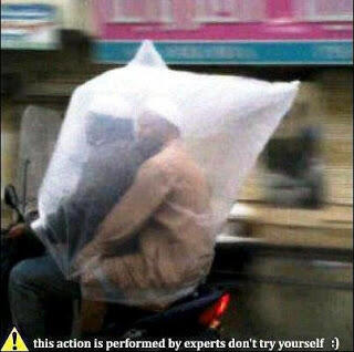 &#91;NGAKAK&#93; Jas alternatif di saat hujan