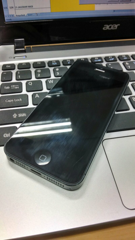iPhone 5 black lock icloud cuman 1,75 .JKT-pusat