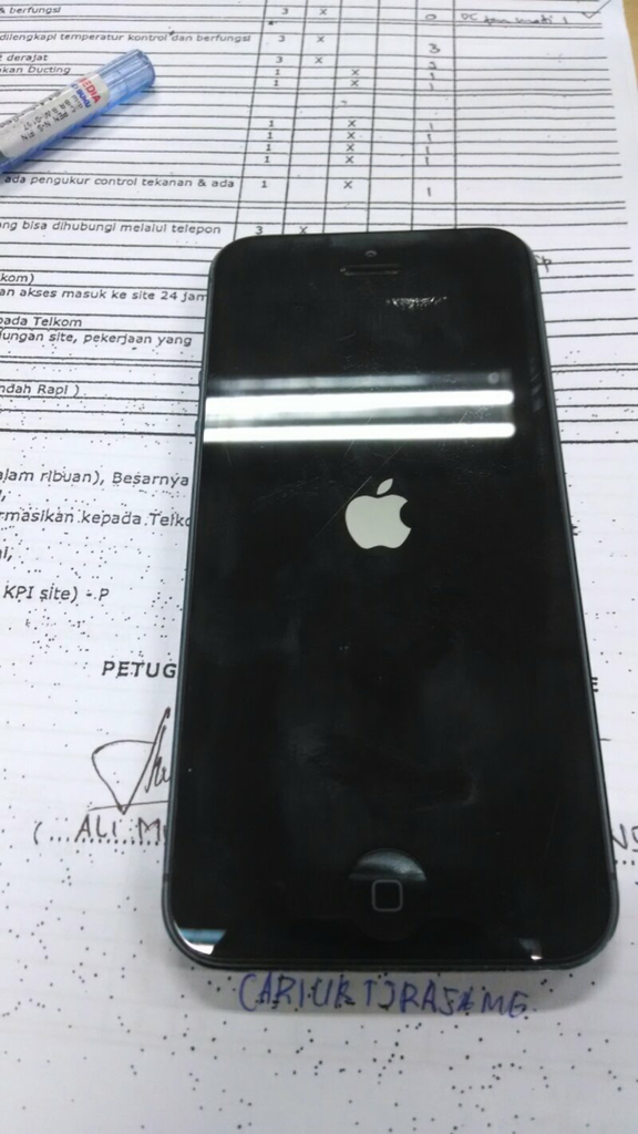 iPhone 5 black lock icloud cuman 1,75 .JKT-pusat