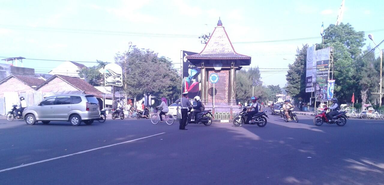 Awas cegatan polisi di sekitar Univ Jember gan 