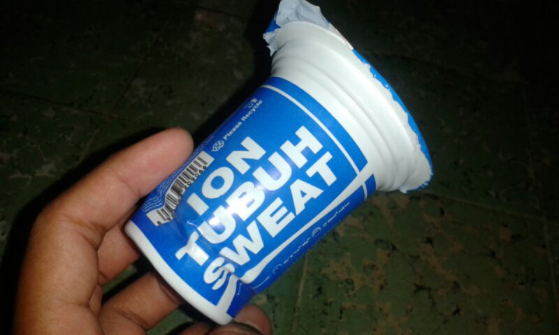 penampakan pocari sweat KW ( ngakak pic inside )