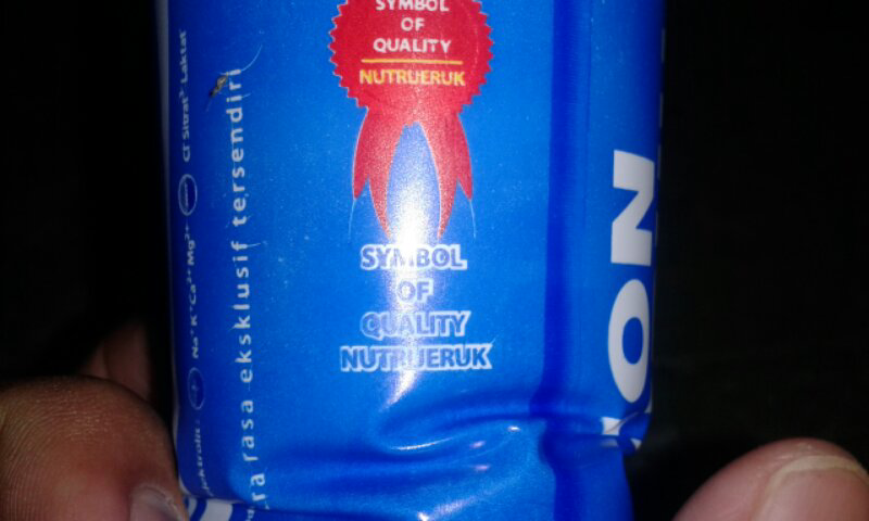penampakan pocari sweat KW ( ngakak pic inside )