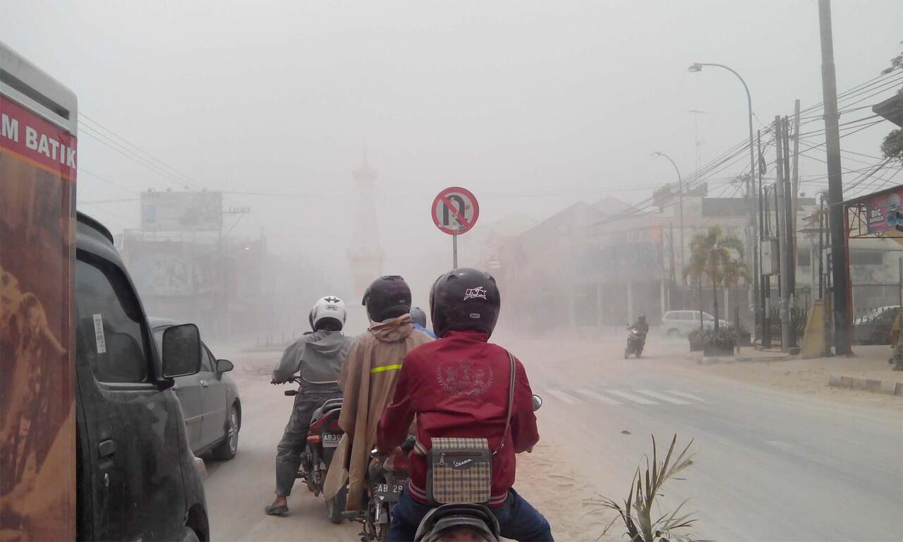 &#91;Exclusive&#93; Foto Yogyakarta 15 Feb 12.00 AM Setelah Erupsi Gunung Kelud