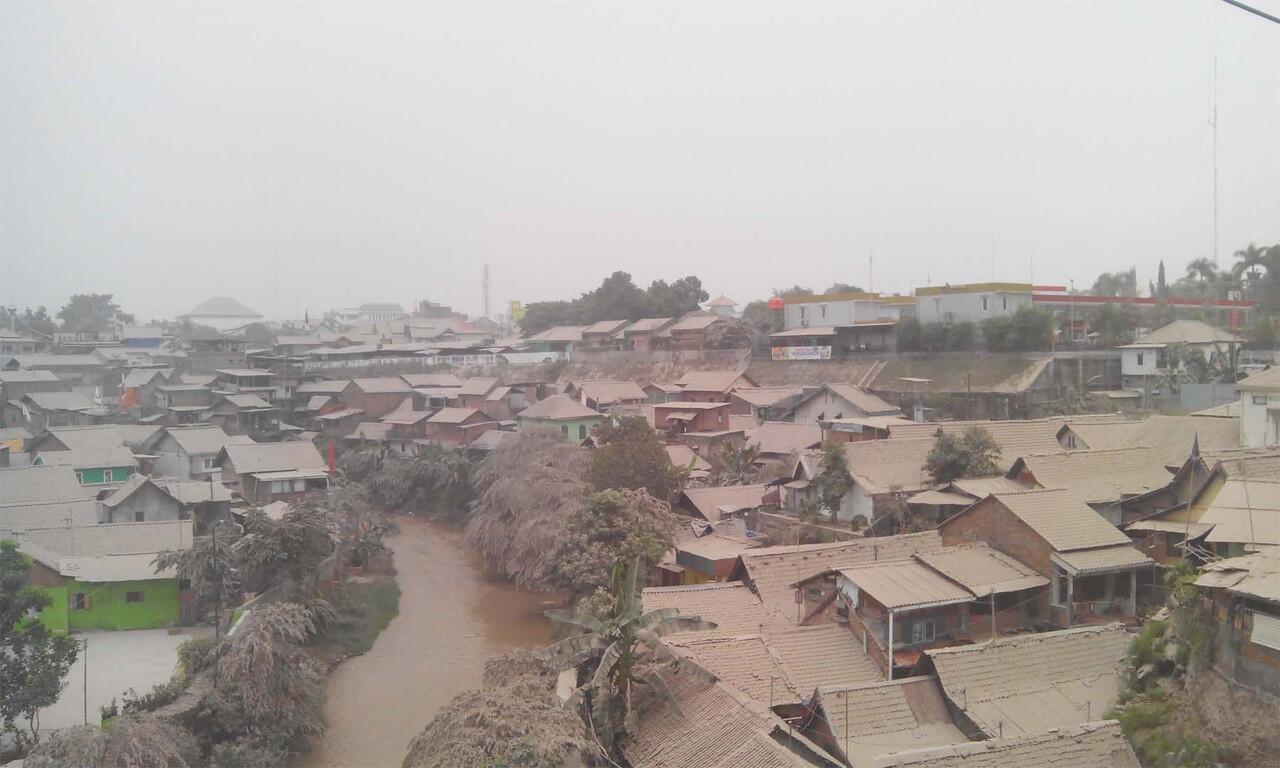 &#91;Exclusive&#93; Foto Yogyakarta 15 Feb 12.00 AM Setelah Erupsi Gunung Kelud