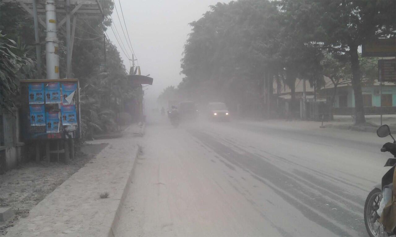 &#91;Exclusive&#93; Foto Yogyakarta 15 Feb 12.00 AM Setelah Erupsi Gunung Kelud