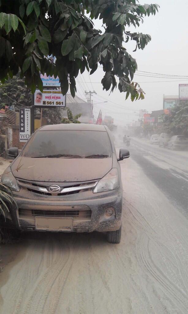 &#91;Exclusive&#93; Foto Yogyakarta 15 Feb 12.00 AM Setelah Erupsi Gunung Kelud