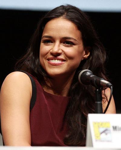Michelle Rodriguez Mengencani Model Cantik Cara Delevingne
