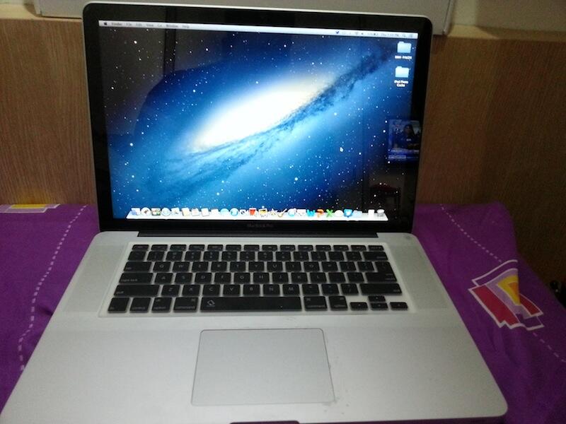 Macbook Pro 15" MD318 i7 Quadcore fullset mulus murah