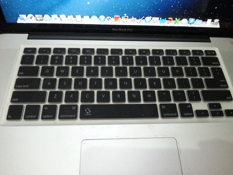 Macbook Pro 15" MD318 i7 Quadcore fullset mulus murah