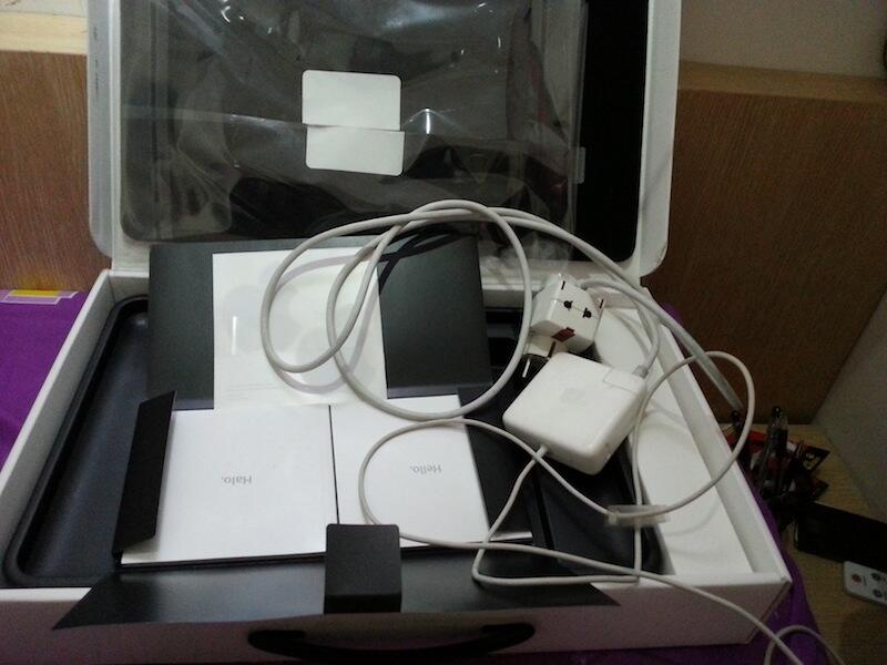Macbook Pro 15" MD318 i7 Quadcore fullset mulus murah