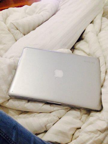Macbook Pro 13" Core i7 MD102 masih garansi!!!