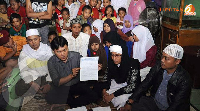 Arya Wiguna Menjalani Sumpah Pocong
