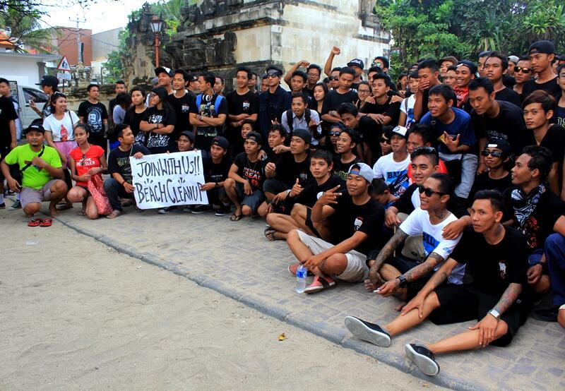 #KutaBeachCleanup Laporan Kegiatan Komunitas Bali Bersih &amp; The Bullhead