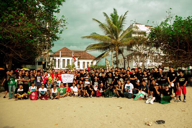 #KutaBeachCleanup Laporan Kegiatan Komunitas Bali Bersih &amp; The Bullhead