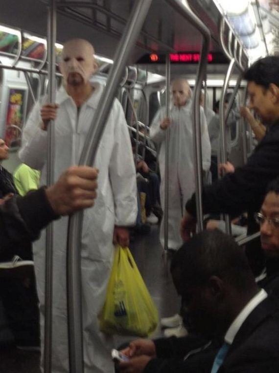 Perilaku buruk- Aneh- nyeleneh, penumpang Subway ! ( Ngakak dan Geregetan gan )
