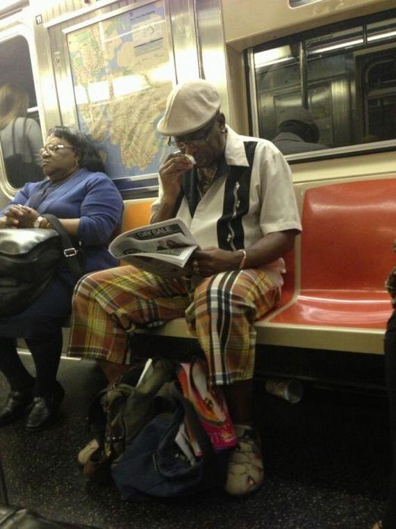 Perilaku buruk- Aneh- nyeleneh, penumpang Subway ! ( Ngakak dan Geregetan gan )
