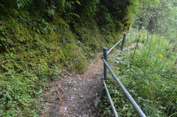 TREKKING MENUJU ABC VIA POON HILL ( perjalanan si kere di 