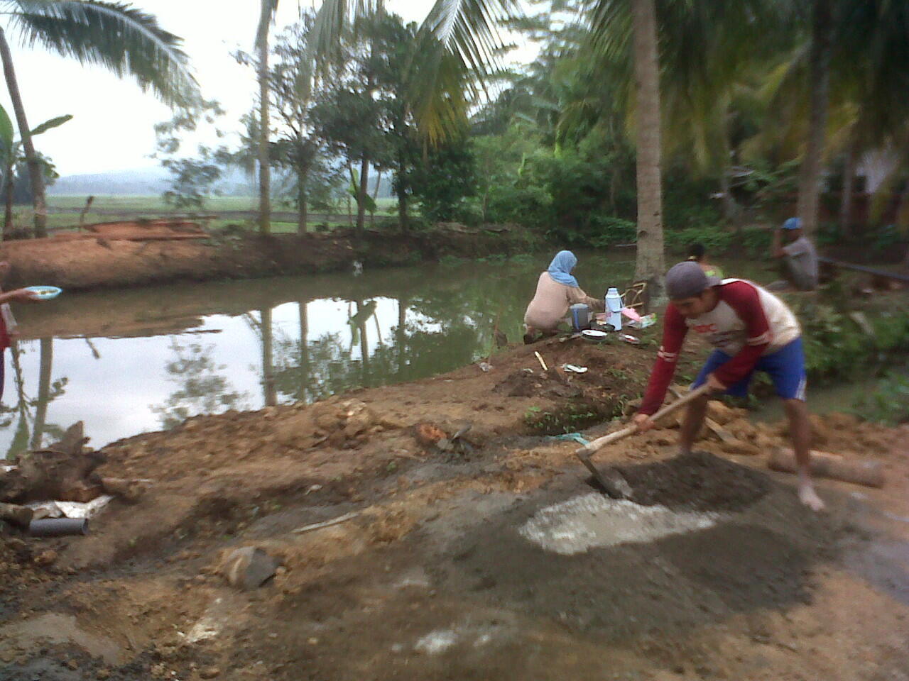 BAGAIMANA CARA MEMANFAATKAN KOLAM IKAN YANG BAIK DAN BENAR SEKALIGUS MENGHASILK...???