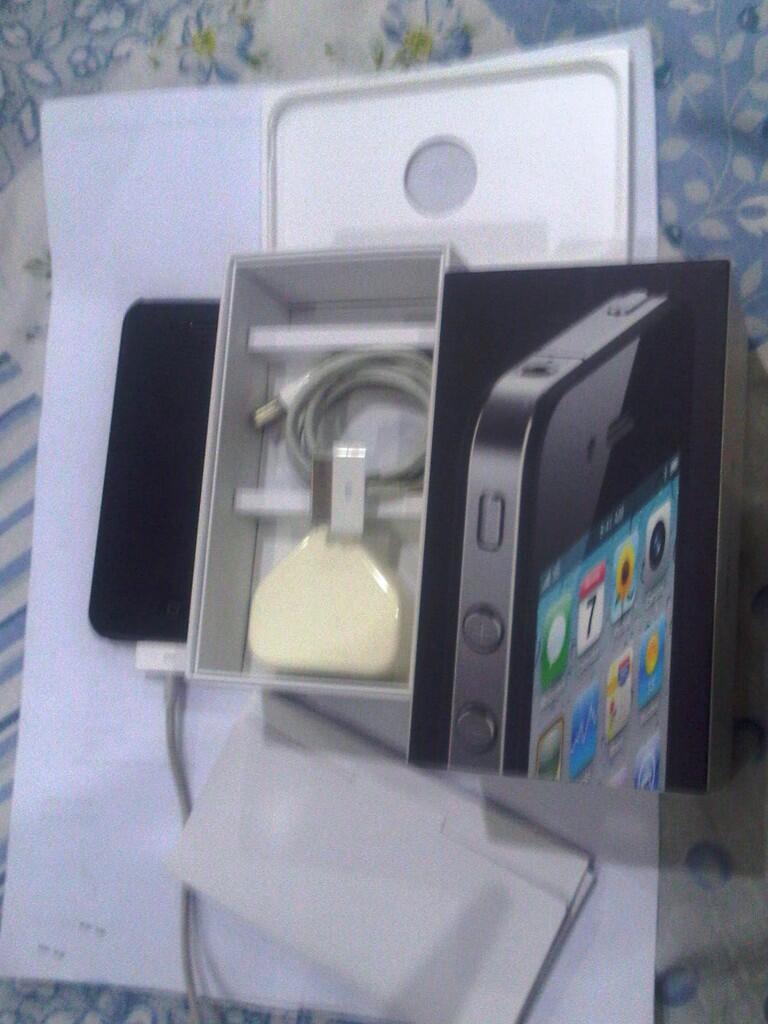 Iphone 4 32gb lengkap - Black