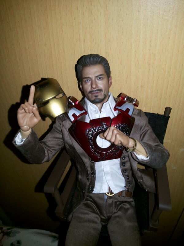 Kitbash Tony Stark pakai Baju Black Sabbath