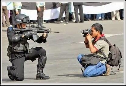 Momen-Momen Nekat dan Konyol Fotografer Saat Mengambil Foto
