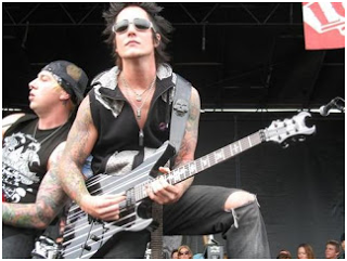 makna lagu so far away a7x