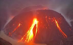 GILAA!!!status awas &amp; adanya prediksi awan panas, marinir TNI AL tembus puncak kelud