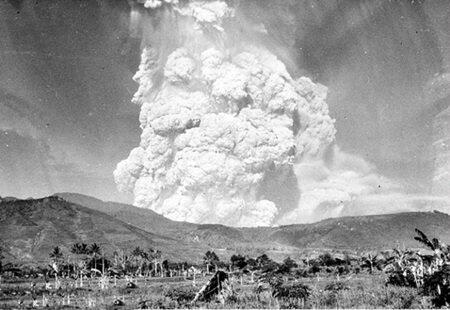 WAJAH GUNUNG KELUD DARI MASA KE MASA.
