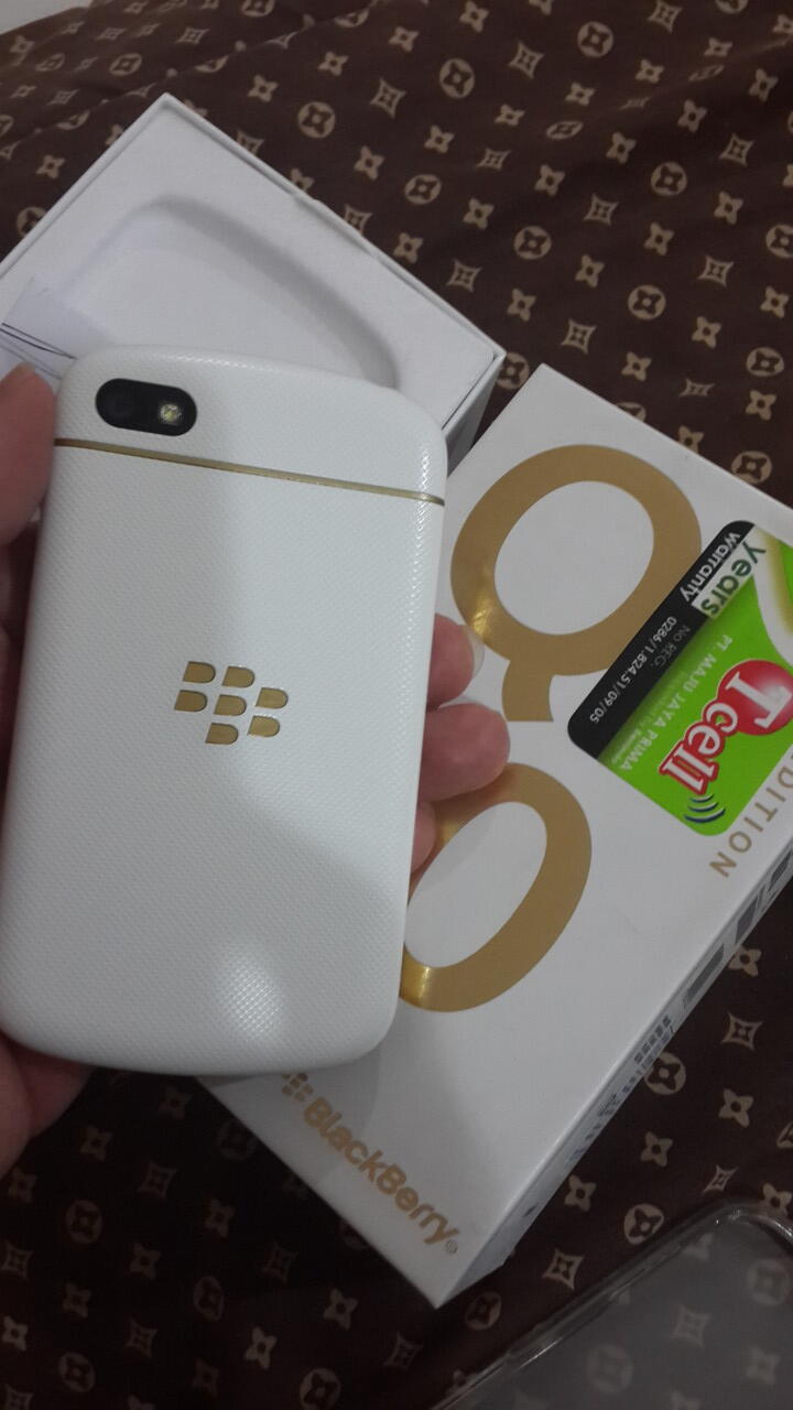 WTS Blackberry Q10 Gold (Limited edition) 2nd Mulus garansi Berrindo