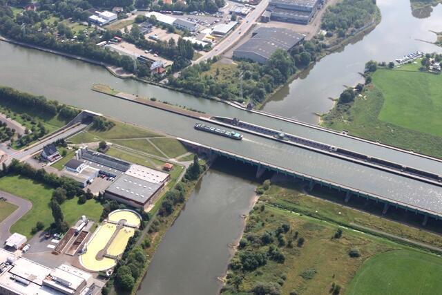 Aqueduct, Jembatan Berisi Air Yang Melintas Di Atas Air