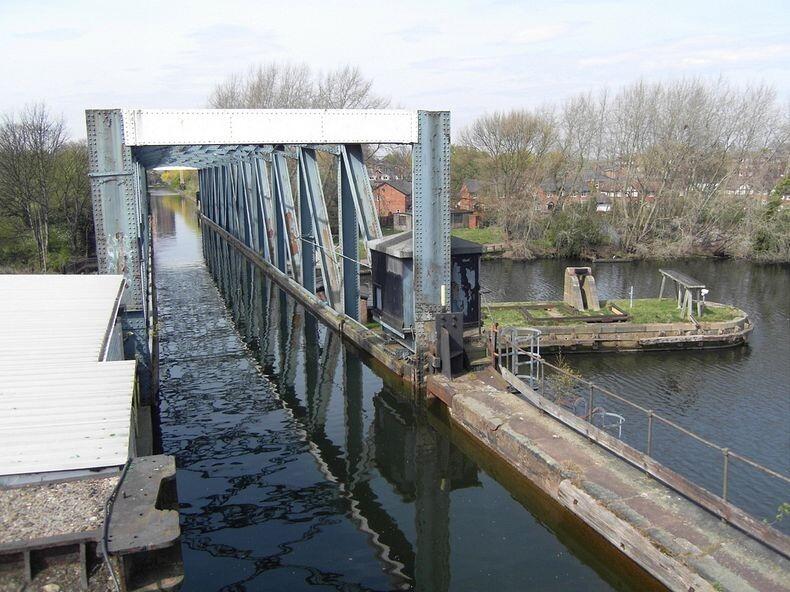 Aqueduct, Jembatan Berisi Air Yang Melintas Di Atas Air