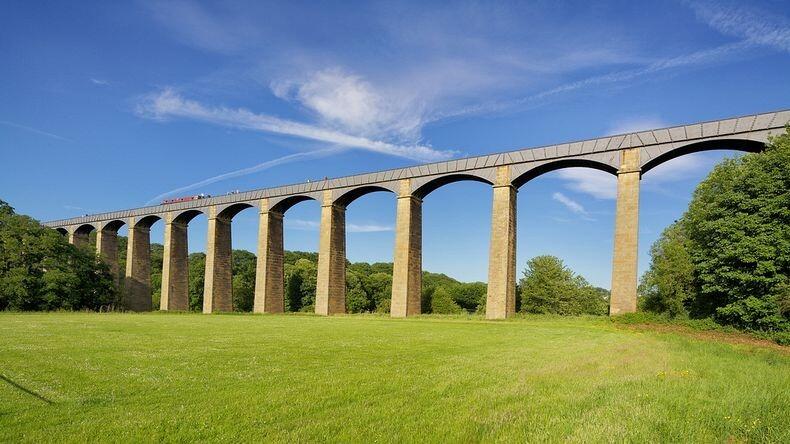 Aqueduct, Jembatan Berisi Air Yang Melintas Di Atas Air