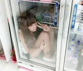 Ada-Ada Saja Gaya Foto Dalam Kulkas Yang Lagi Ngetrend di China