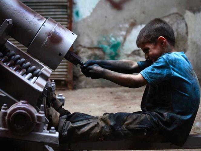 &#91;Saluuut&#93; Kisah Bocah 10 tahun Pembuat Sejata Suriah Gan..