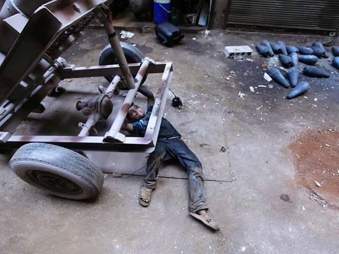 &#91;Saluuut&#93; Kisah Bocah 10 tahun Pembuat Sejata Suriah Gan..