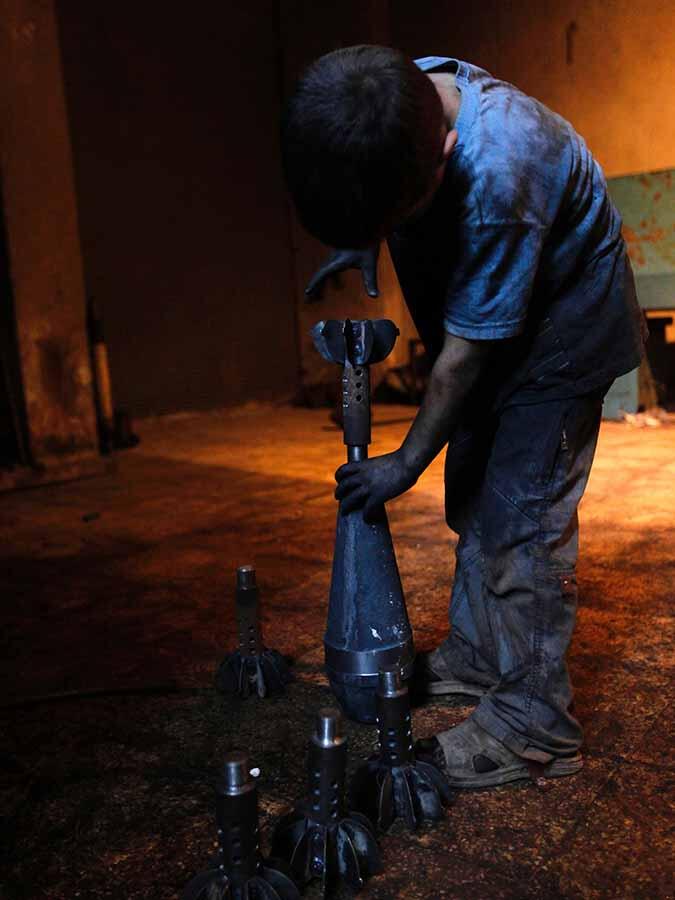 &#91;Saluuut&#93; Kisah Bocah 10 tahun Pembuat Sejata Suriah Gan..