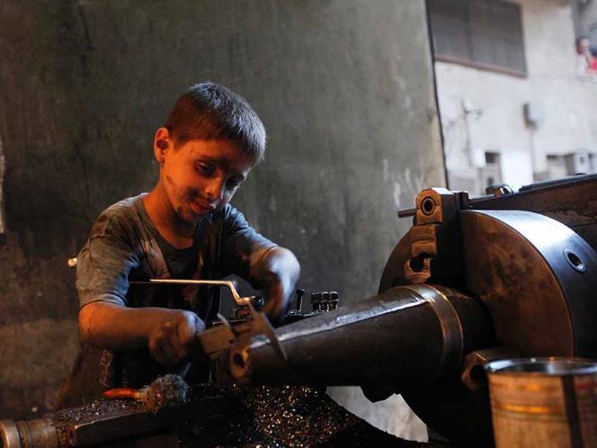 &#91;Saluuut&#93; Kisah Bocah 10 tahun Pembuat Sejata Suriah Gan..