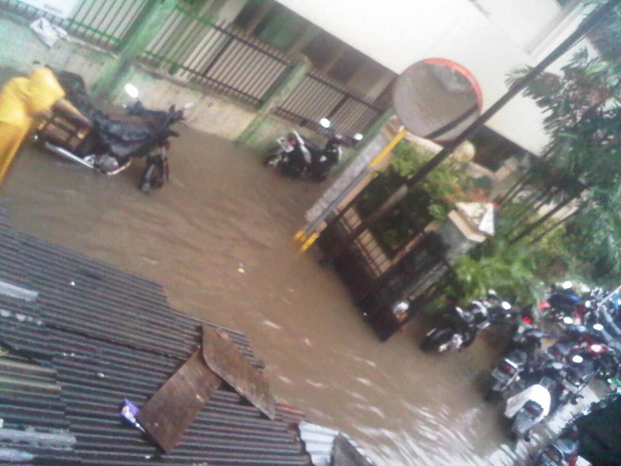 Banjir Depan Rumah Ane Gannn