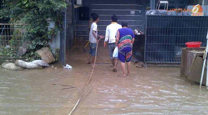 lagi lagi dan lagi banjir, warga jakarta kecewa dengan kinerja jokowi 